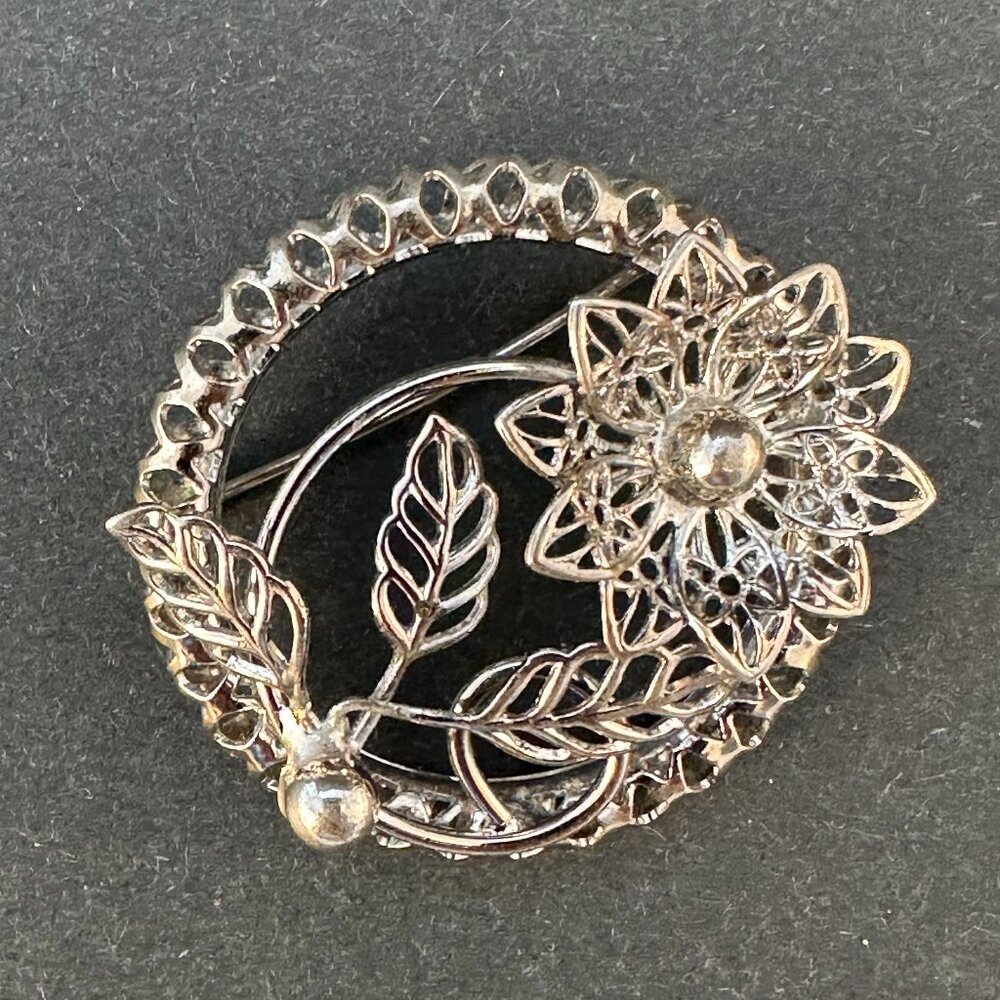 Stunning silver-tone brooch